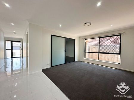 Spacious, Fully Air-Conditioned Home with Dual Entertaining Areas - Photo 2