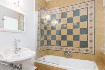 Center-Historic Jewish Quarter: Elegant apartment situated in beautiful Palazzo Nobiliare. Entrance, spacious living with original wood frescoed ceilings, large modern dining and kitchen, 4 bedrooms, 4 Baths, small terrace. #1527