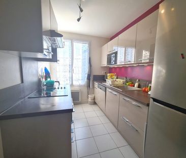 A LOUER - APPARTEMENT - 2 CHAMBRES + 2 PARKING - Photo 5