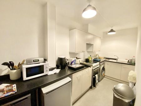 2 bedroom flat to rent - Photo 3