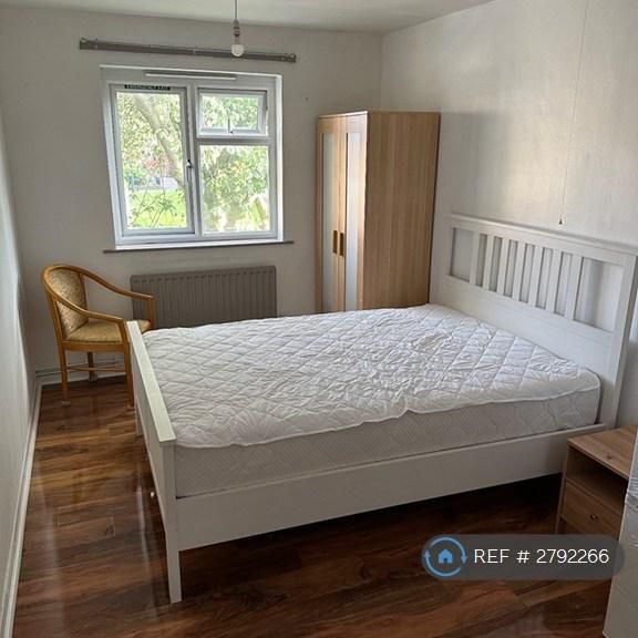 1 bedroom in a flat share to rent - Photo 1
