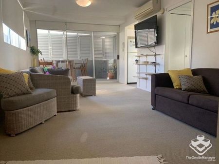 **BREAK LEASE - 1 BEDROOM FURNISHED APARTMENT** - Photo 5