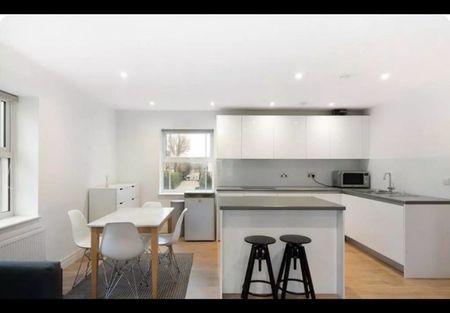 2 Bed Flat, Shepherds Bush, W12 - Photo 3