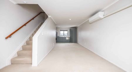 Beautiful Townhouse in Papatoetoe - Photo 4