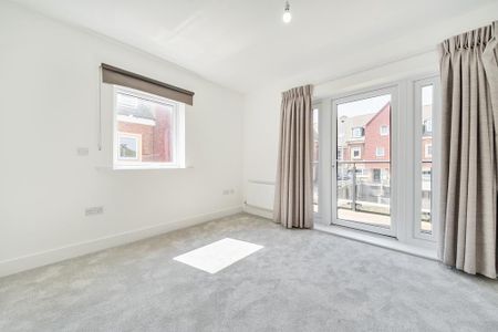 4 bedroom terraced house to rent - Photo 2