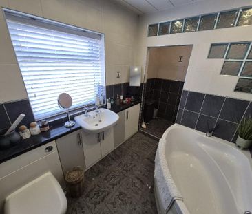 2 bedroom end of terrace house to rent - Photo 5