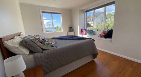 5-Bedroom, 2-Bathroom Family Home in Stanmore Bay - Photo 4