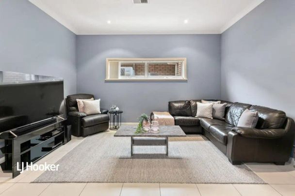 “Stylish & Spacious Living in Prime Mawson Lakes Location” - Photo 1
