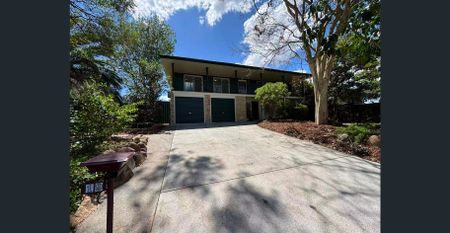 AN IMPRESSIVE 5-BEDROOM HOME! - Photo 3