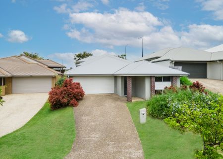 Modern & Spacious Family Home! - Photo 4