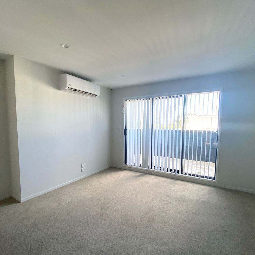 MANGERE BRIDGE, 4 BEDROOMS - Photo 1