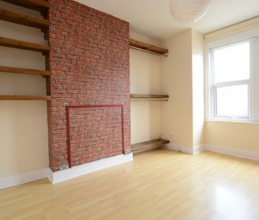 2 Bed Maisonette Unfurnished and Well Presented in Hither Green SE1... - Photo 1