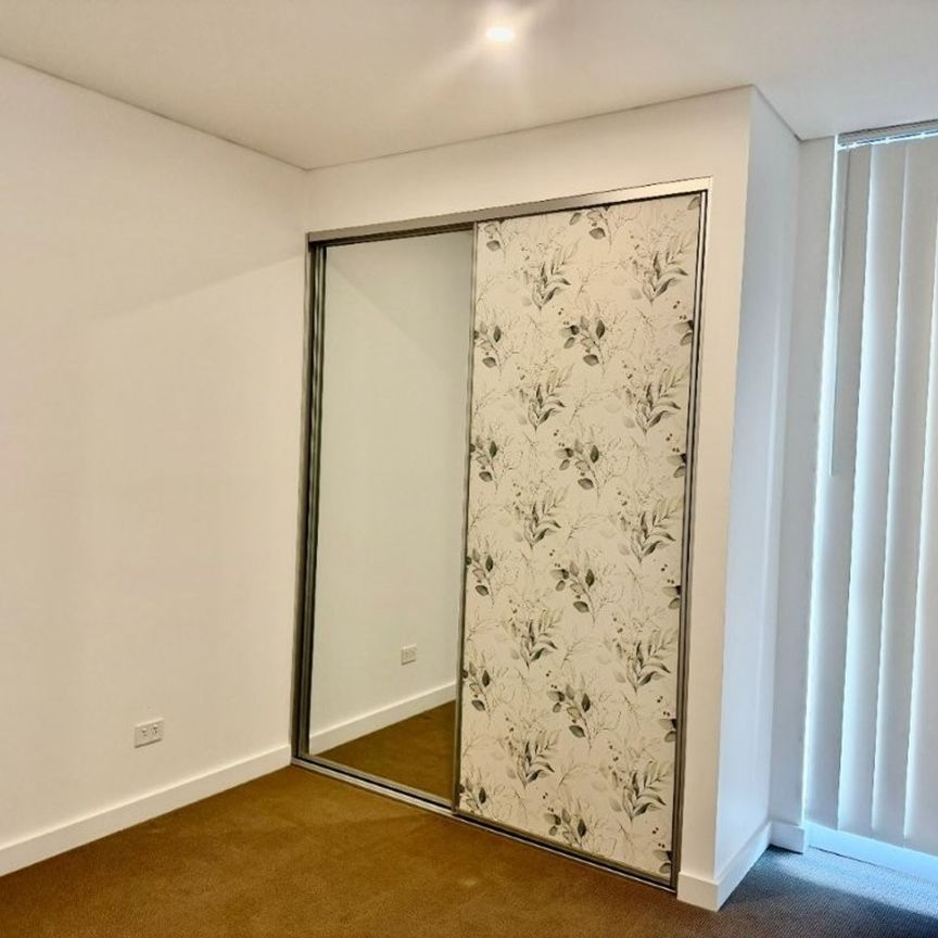 Nearly New Luxury 1 Bedroom Apartment with Study at Liverpool Central - Photo 1