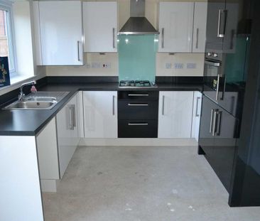 3 Beds - Semi-detached house - - Photo 3