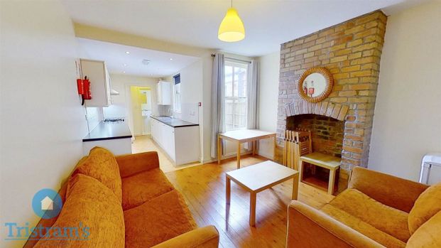 5 bed Mid Terraced House for Rent - Photo 1