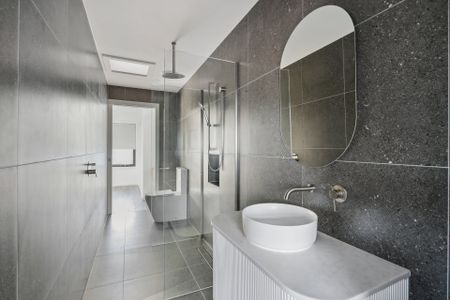 Contemporary Urban Life! - Photo 3