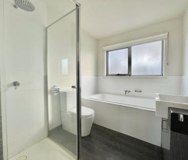 MODERN STYLISH 2 BEDROOM TOWNHOUSE - Photo 5
