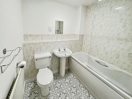 2 bedroom ground floor flat to rent - Photo 4