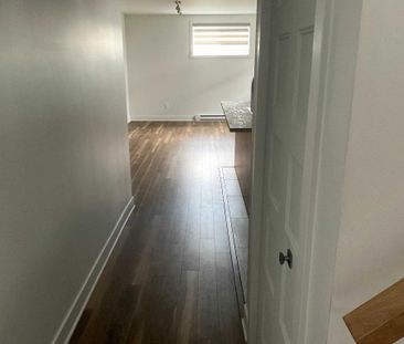 3½ tout inclus — Bas de duplex, entrée privée, stationnement, inter... - Photo 3