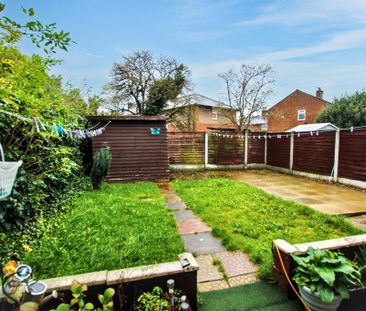 3 bedroom end of terrace house to rent - Photo 2