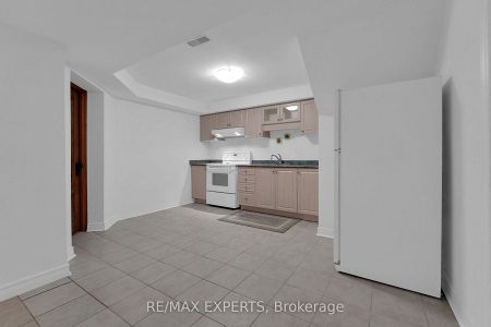 For Lease - 25 Royalparkway Way Unit# BSMT, Vaughan, Ontario - Photo 3