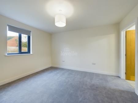 3 bedroom Detached house To Let - Photo 2