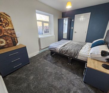 Tonge Moor Road, Bolton - Photo 5