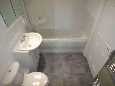 Pascal Crescent, Shinfield, RG2 - Photo 5