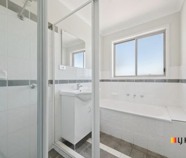 Family Living In Popular Amaroo - Photo 6