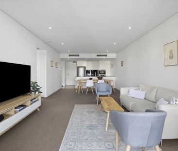 Spacious & Stylish Apartment in Sought-After Kingston Place - Photo 1