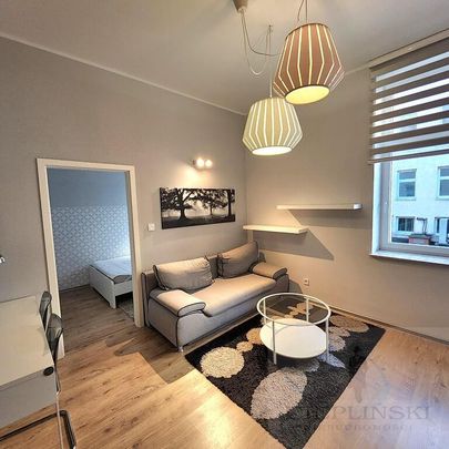 Komfortowe 2 pokoje w centrum z windą i piwnicą. - Zdjęcie 1