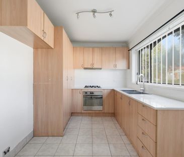 Stylish Ground Floor Living in a Prime Box Hill Location - Photo 2