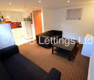 4 Bedroom Mid Terraced House for rent in Pearson Avenue - Photo 6