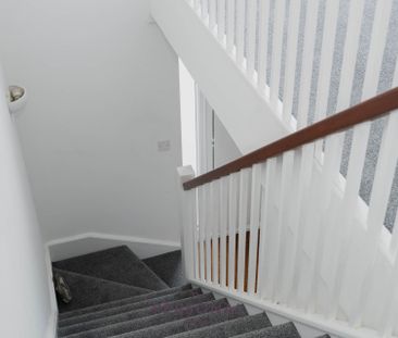 East Street, Epsom - Photo 2