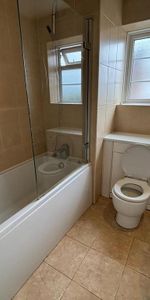 1 bedroom in a flat share to rent - Photo 3