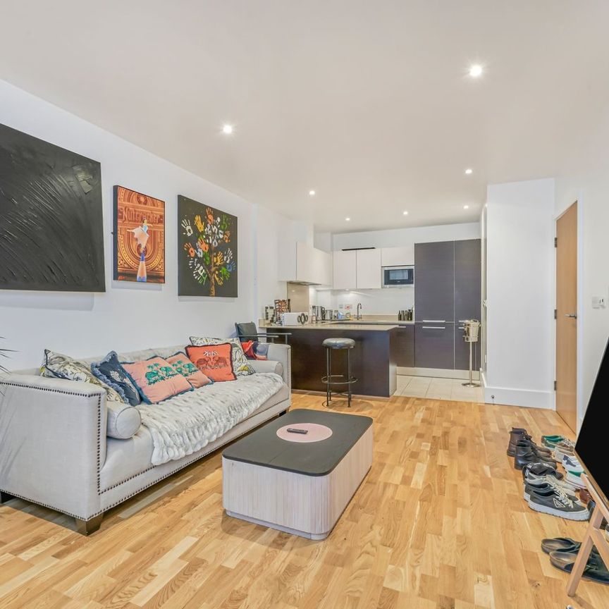 Juniper Drive, London, SW18 - Photo 1