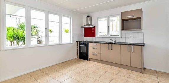 5 Bedrooms & Pet Friendly - Photo 2