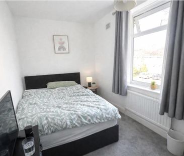 4 bedroom semi-detached house to rent - Photo 5