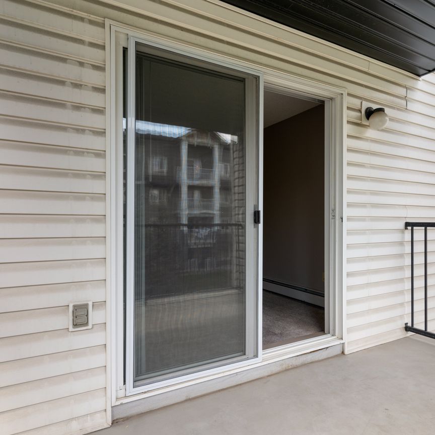 2 Bed Condo In Mc Kenzite Towne| Two Parking Stalls| Heat And Water Included. - Photo 1