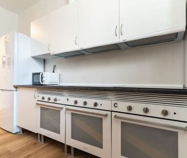 Bright single room in Cuatro Caminos - Photo 2