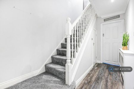 1 bedroom in a house share to rent - Photo 5