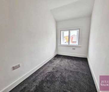 4 bedroom flat to rent - Photo 2