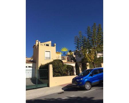 THREE-BEDROOM VILLA – ALICANTE - Photo 2