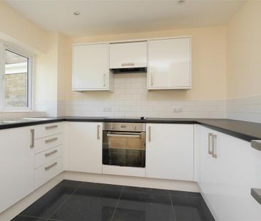 2 bedroom semi-detached house to rent - Photo 5