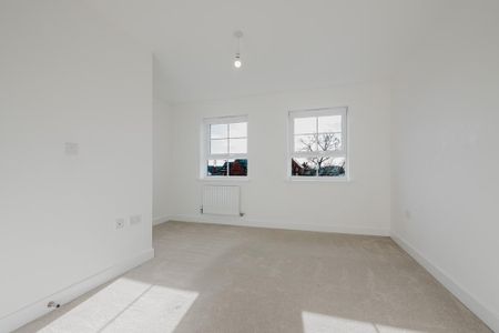 4 bedroom semi-detached house to rent - Photo 4