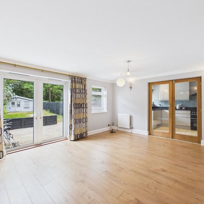 5 bedroom semi-detached house to rent - Photo 1