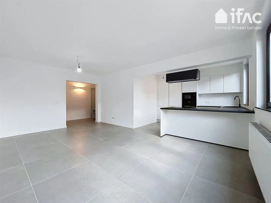Modern appartement met terras en 2 slaapkamers - Photo 1