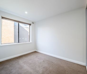 Charming 2-Bedroom Apartment in Drummoyne - Photo 2