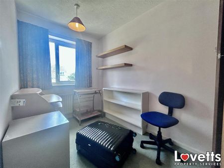 4 bedroom detached house to rent - Photo 3