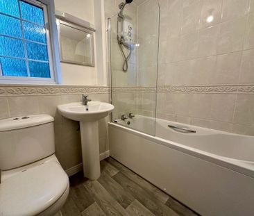 2 bedroom end of terrace house to rent - Photo 5